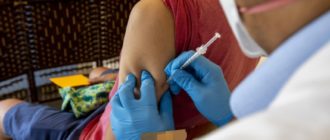 В США прививки от оспы обезьян ставят чаще белому, чем цветному населению